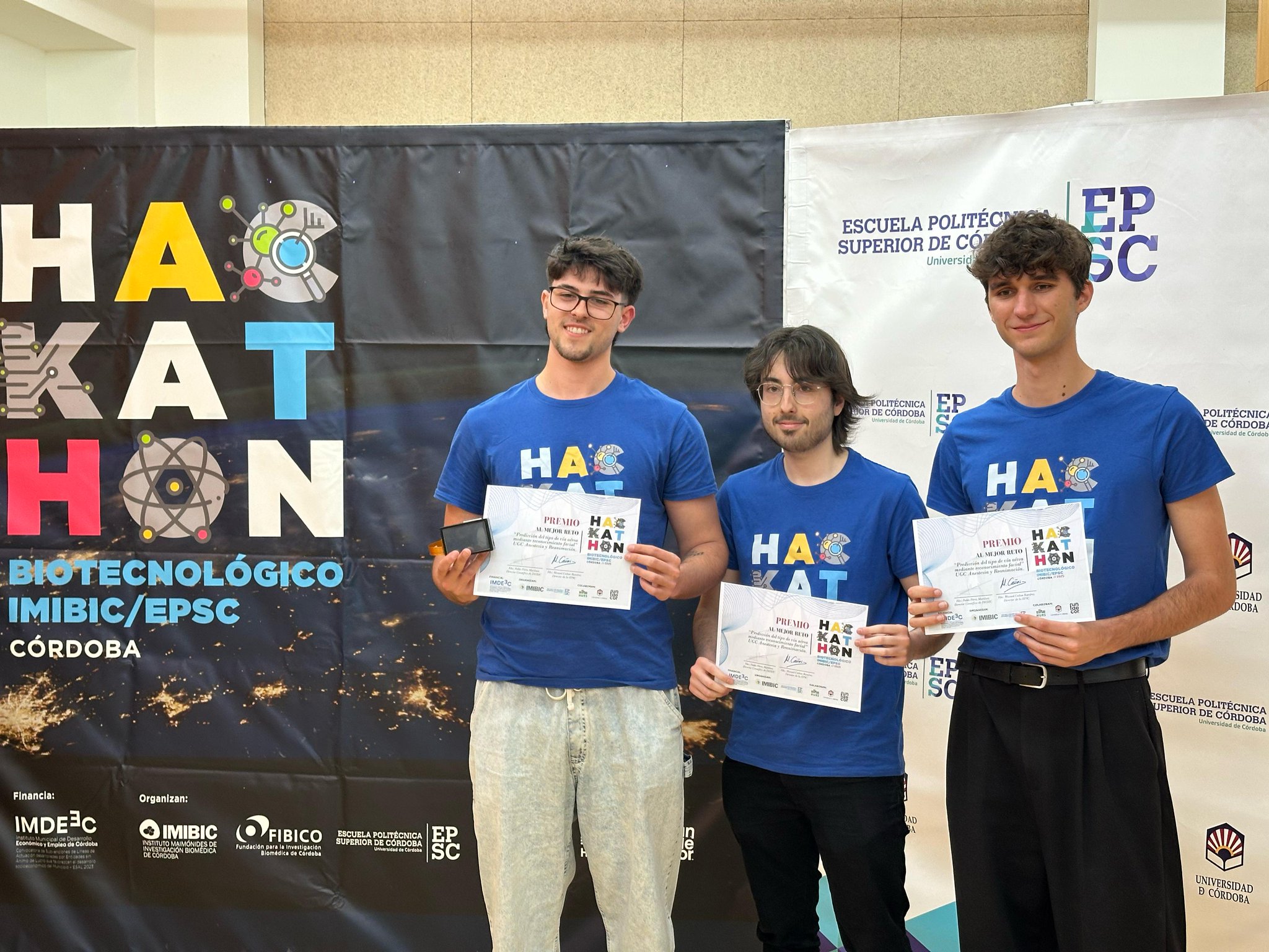 Participación en hackathon universitario